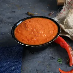 سلطة فلفل حار حمراء